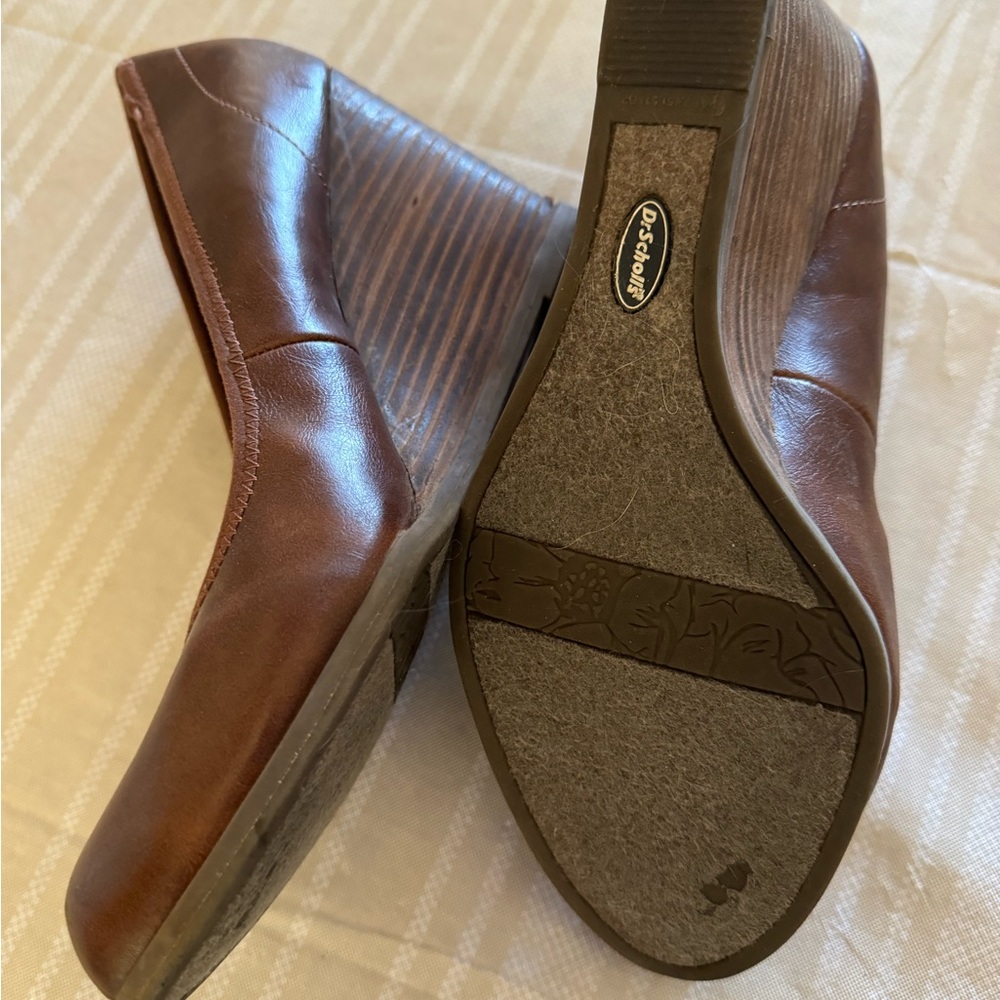 Dr Scholls size 10 brown faux leather wedges.